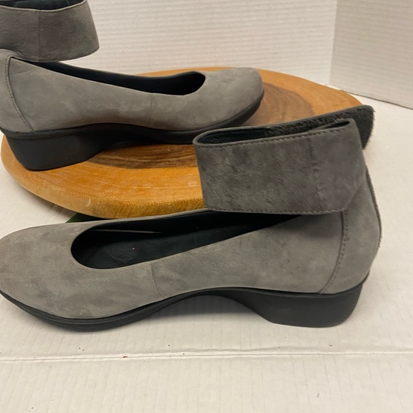DANSKO Grey Suede Ankle Strap Ballet Wedges Sz:40 - Picture 2 of 10